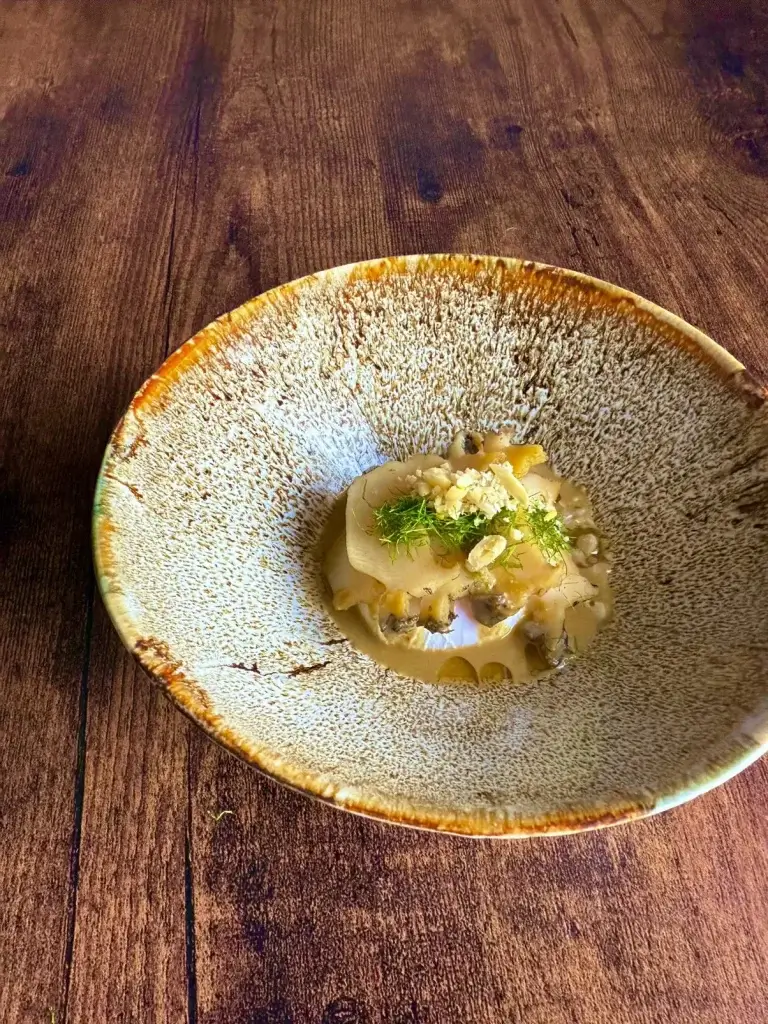 キム スジンさんの作品とお料理　平鉢